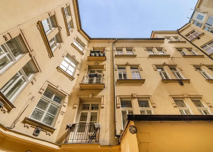Days - Sattic With Ac Next To Old Town Square *