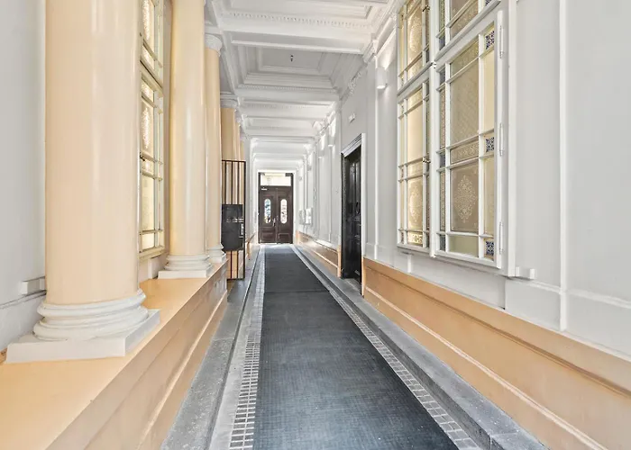 Days - Sattic With Ac Next To Old Town Square Apartman
