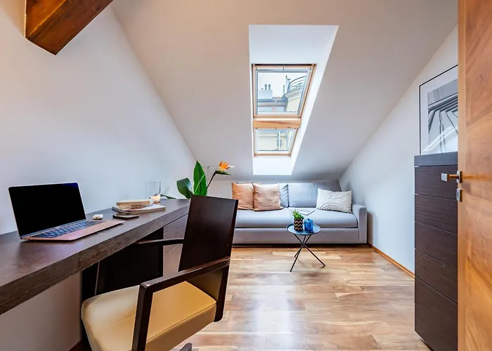 Days - Sattic With Ac Next To Old Town Square Apartman