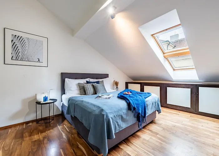 Days - Sattic With Ac Next To Old Town Square Apartman