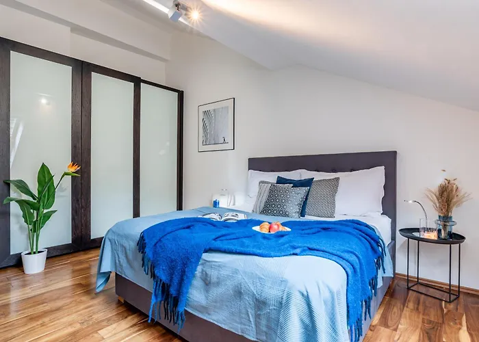 Days - Sattic With Ac Next To Old Town Square Apartman
