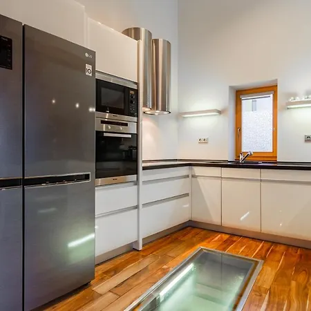 Days - Spacious 117m2 Attic Retreat W Ac - Near Old Town Sq Prague