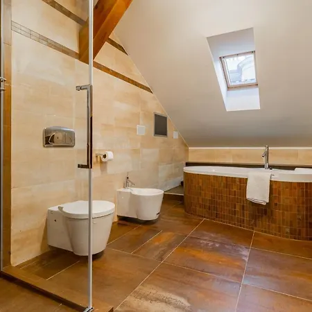 Days - Spacious 117m2 Attic Retreat W Ac - Near Old Town Sq