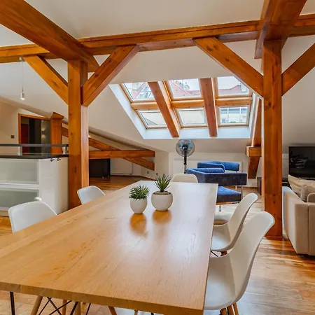Days - Spacious 117m2 Attic Retreat W Ac - Near Old Town Sq *