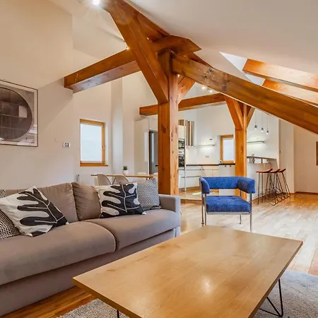 Days - Spacious 117m2 Attic Retreat W Ac - Near Old Town Sq * Prague
