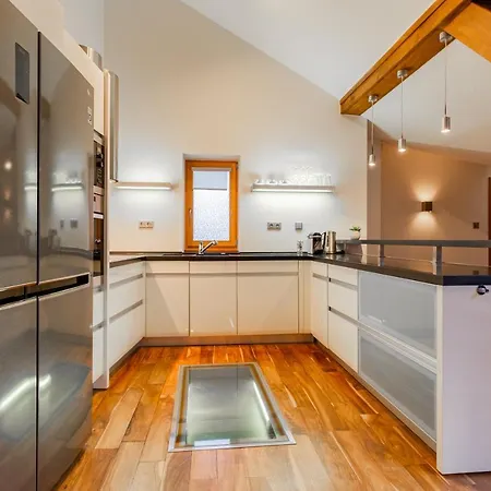 Apartment Days - Spacious 117m2 Attic Retreat W Ac - Near Old Town Sq *