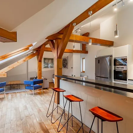 Days - Spacious 117m2 Attic Retreat W Ac - Near Old Town Sq Apartment *