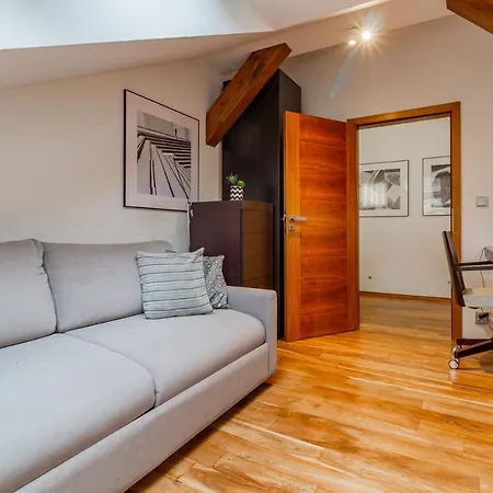 Days - Spacious 117m2 Attic Retreat W Ac - Near Old Town Sq Prague