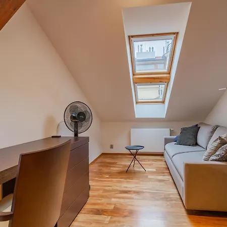Days - Spacious 117m2 Attic Retreat W Ac - Near Old Town Sq Apartment *