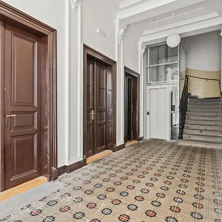 Days - Spacious 117m2 Attic Retreat W Ac - Near Old Town Sq Apartment *