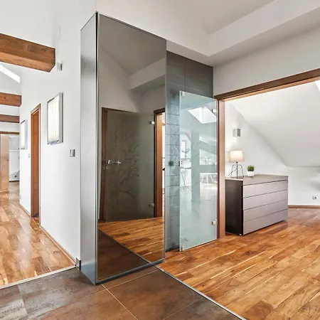 Days - Spacious 117m2 Attic Retreat W Ac - Near Old Town Sq Praha