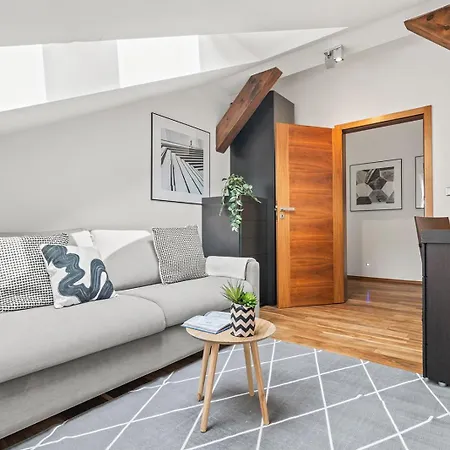 Days - Spacious 117m2 Attic Retreat W Ac - Near Old Town Sq * Prag