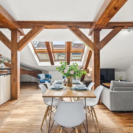 Days - Spacious 117m2 Attic Retreat W Ac - Near Old Town Sq Apartment