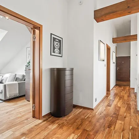 Days - Spacious 117m2 Attic Retreat W Ac - Near Old Town Sq Apartment *