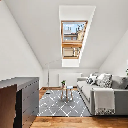 Apartment Days - Spacious 117m2 Attic Retreat W Ac - Near Old Town Sq *