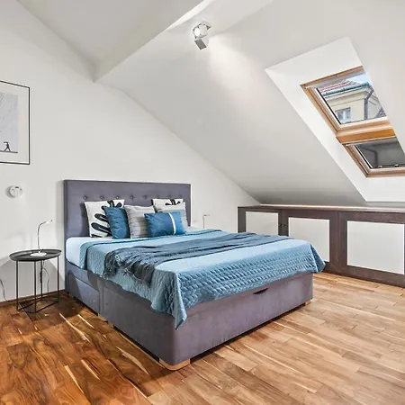 Days - Spacious 117m2 Attic Retreat W Ac - Near Old Town Sq Apartment Prag