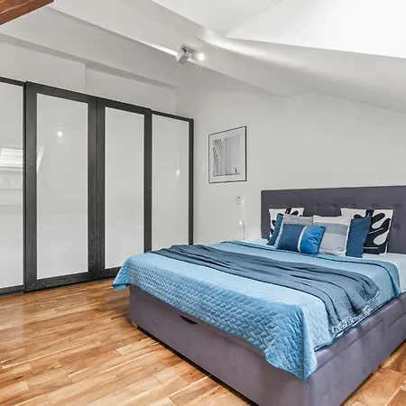 Days - Spacious 117m2 Attic Retreat W Ac - Near Old Town Sq Prag