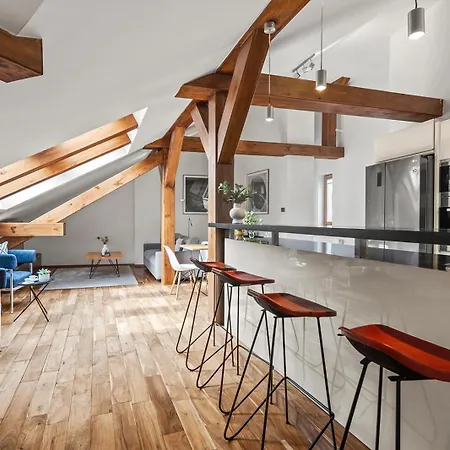 Days - Spacious 117m2 Attic Retreat W Ac - Near Old Town Sq * Prag