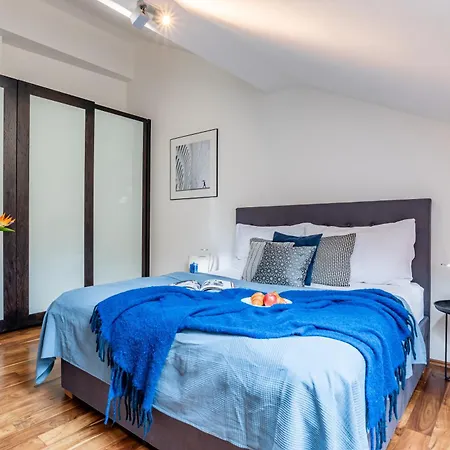 Days - Sattic With Ac Next To Old Town Square Appartamento